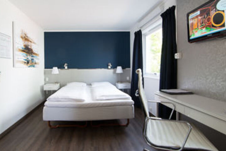 Room 13 of 38