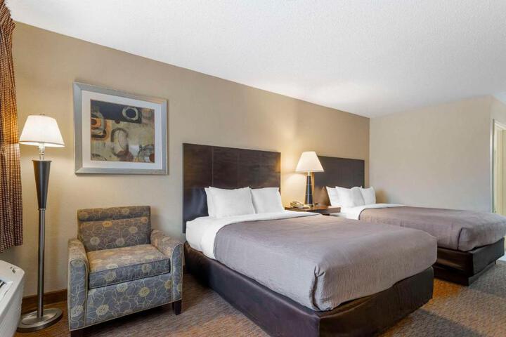 1 Queen Bed Upgrade (23 of 30)