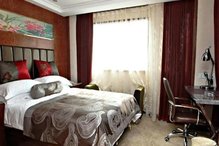 Room 2 of 3