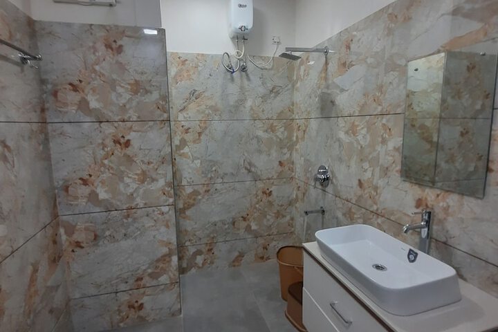 Room 4 of 18