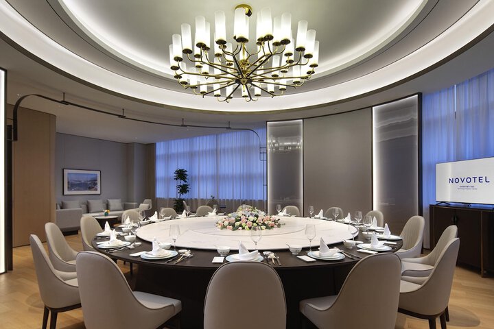 Dining 24 of 35