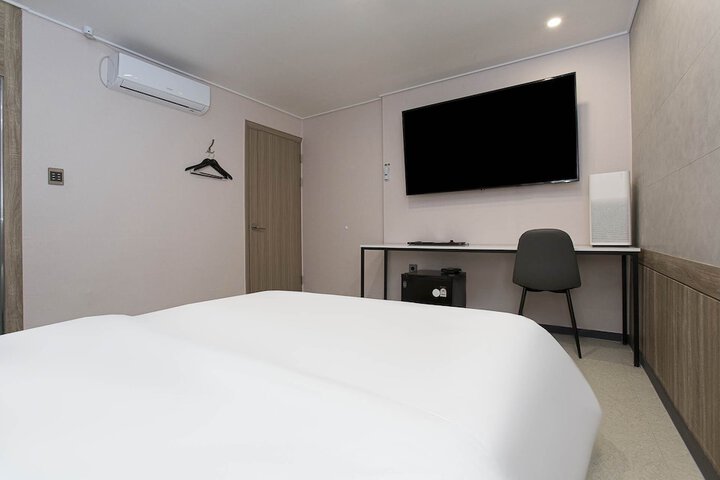 Room 20 of 28