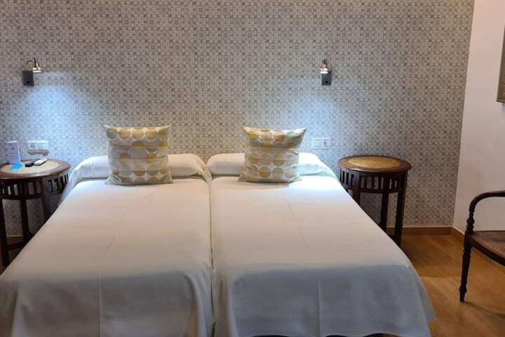 Room 28 of 93