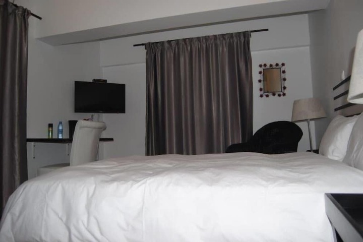 Room 8 of 19