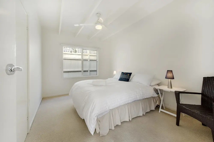 Room 6 of 13
