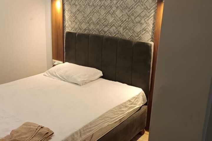 Room 7 of 10