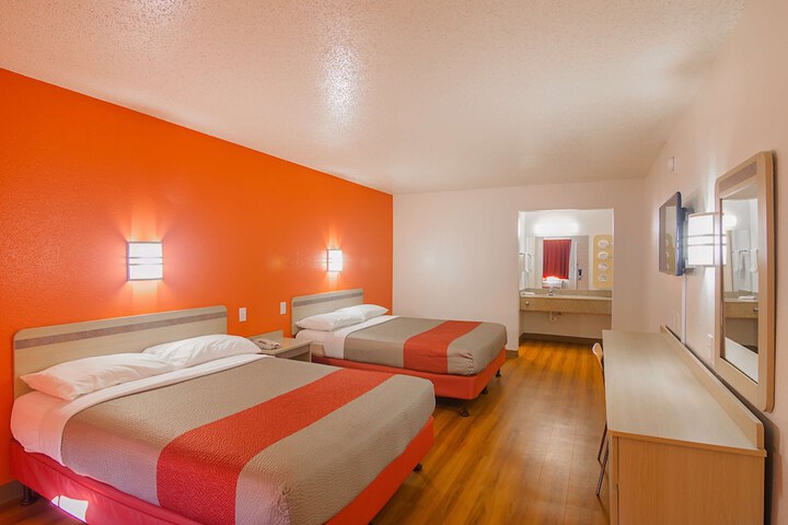 Room 12 of 32