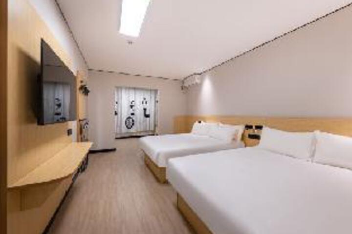 Room 15 of 16