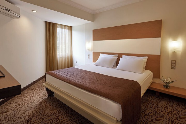 Room 27 of 46