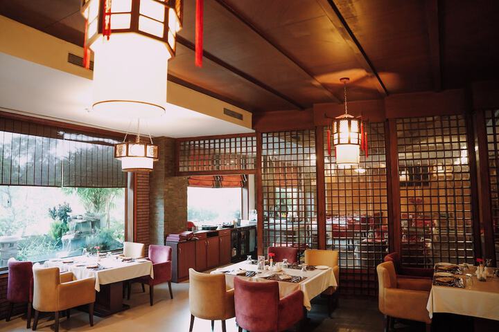 Dining 43 of 52