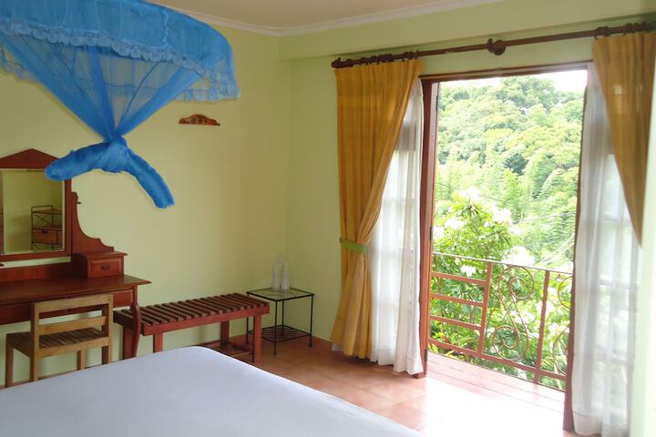 Room 13 of 26