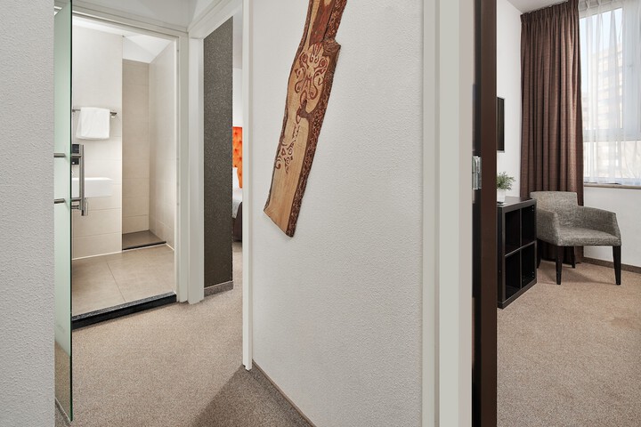 Room 7 of 27