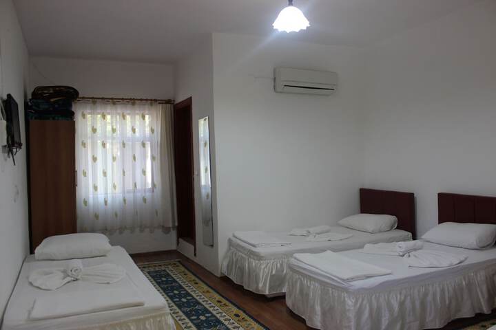 Room 6 of 63