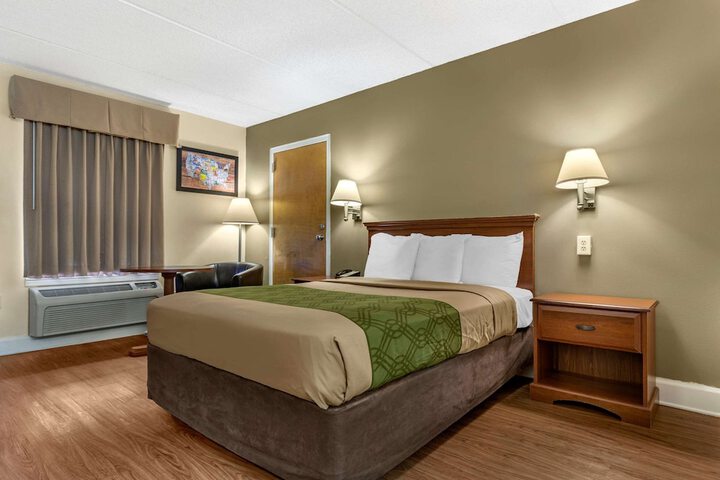 1 Queen Bed (13 of 22)