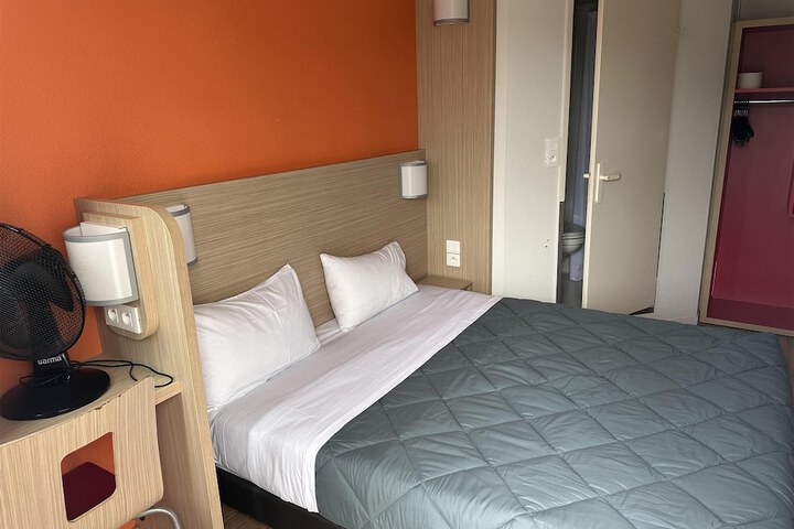 Room 13 of 27
