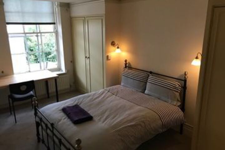 Room 5 of 11