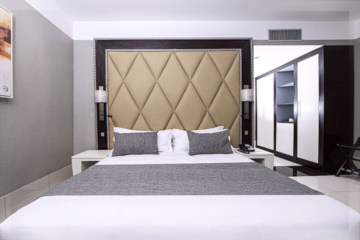 Room 18 of 53
