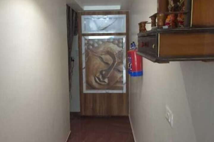 Room 13 of 19
