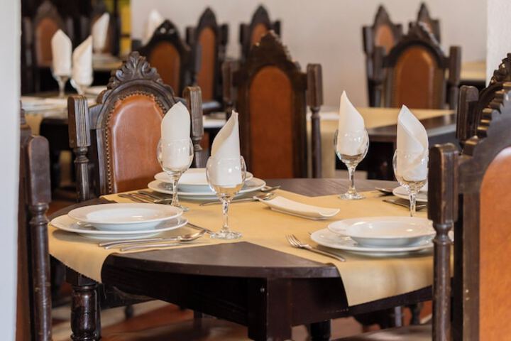 Dining 40 of 58