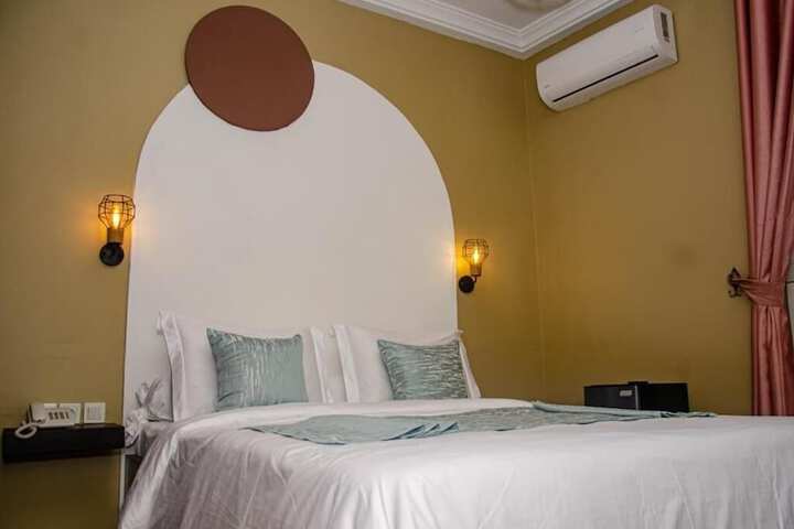 Room 5 of 33