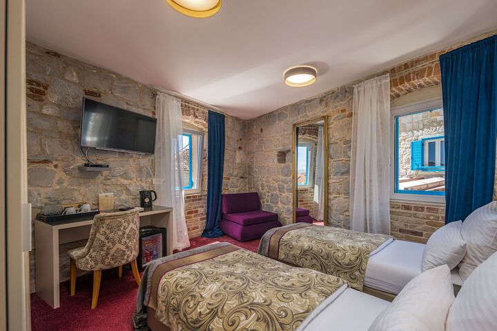 Room 13 of 48