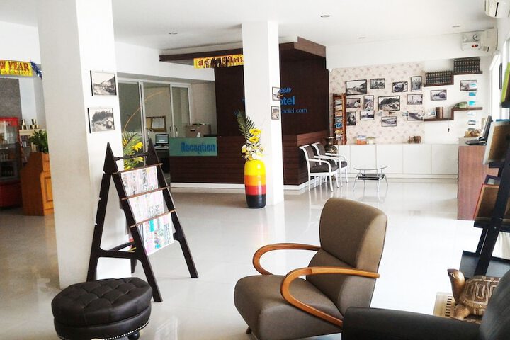 Entrance & Lobby