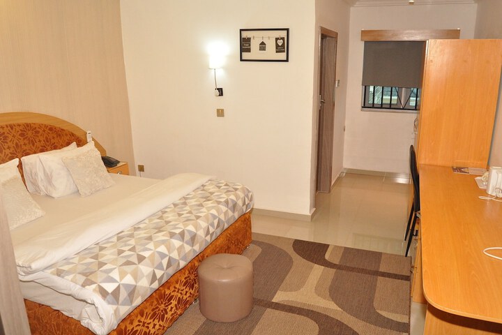 Room 12 of 30