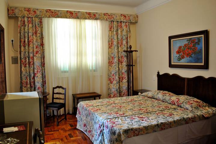 Room 5 of 42