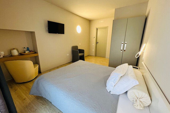 Room 8 of 64