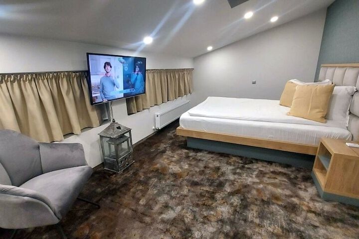 Room 46 of 98