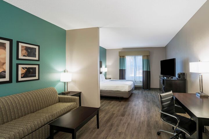 1 King Bed Executive Room (4 of 15)