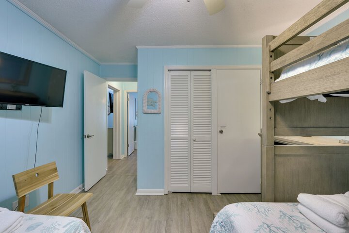 Room 4 of 37