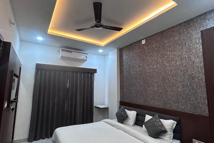 Room 12 of 38