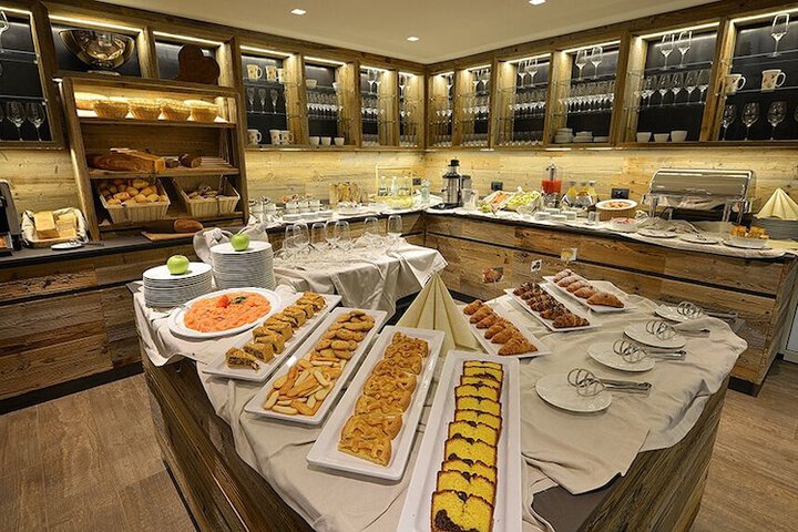 Dining 138 of 162