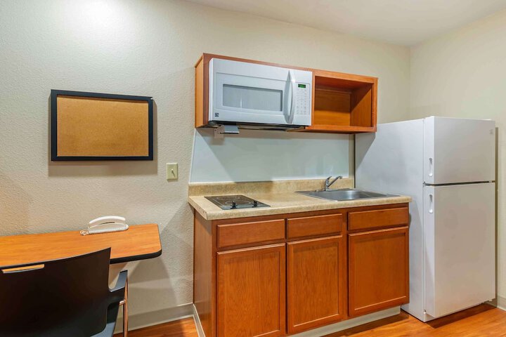 Standard Studio 1 Double Bed Refrigerator, Microwave (10 of 11)