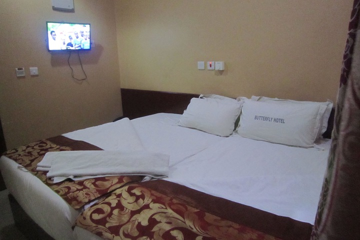Room 17 of 33