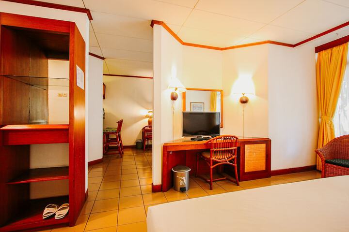 Room 23 of 84