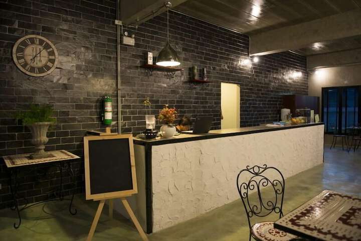Dining 40 of 76