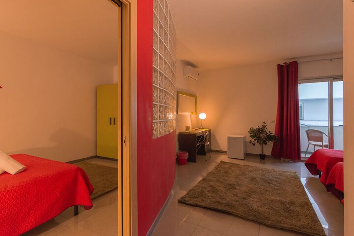 Room 33 of 47
