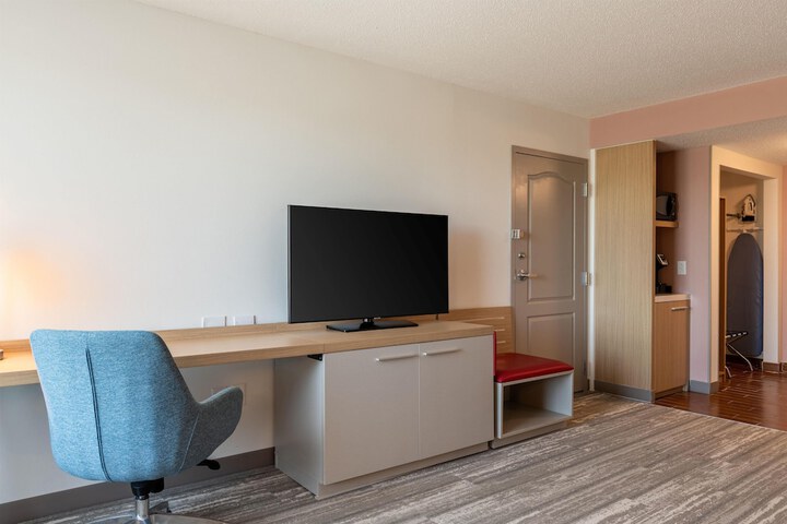 Room 16 of 80