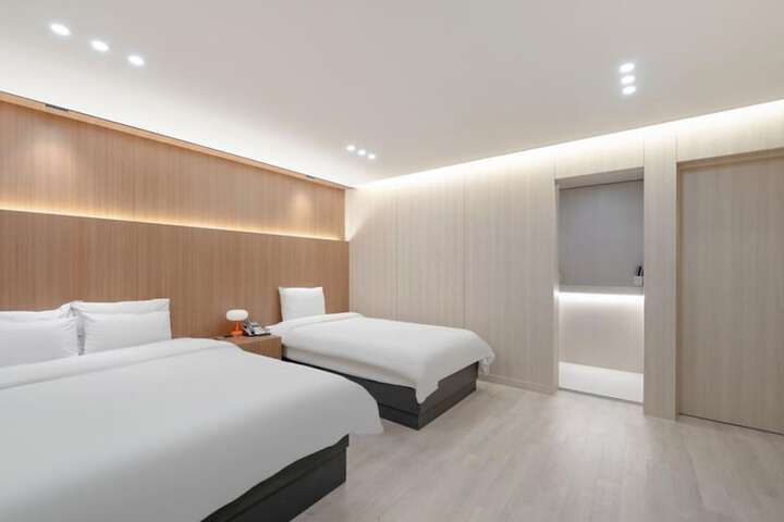 Room 63 of 84