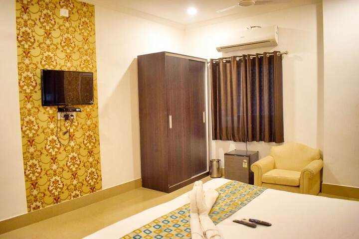 Room 10 of 19