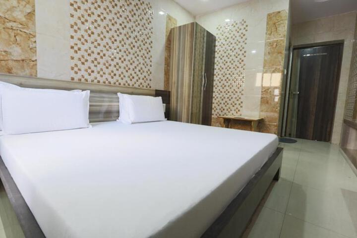 Hotel Satyam 30 Mts from Dargah
