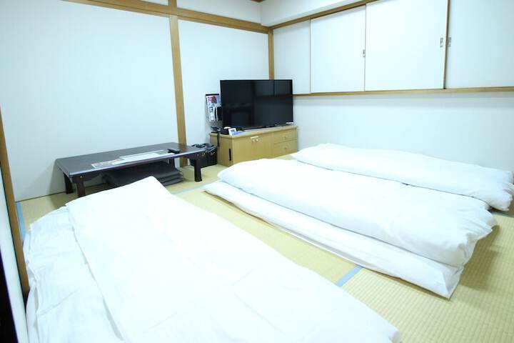 Room 13 of 82