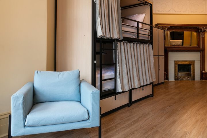 Room 32 of 59