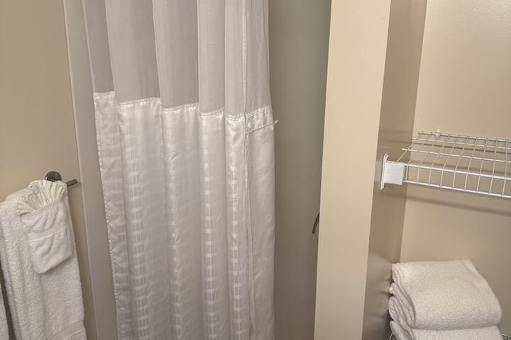 Room 33 of 47