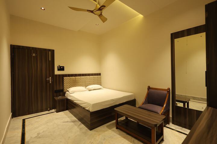 Room 12 of 23