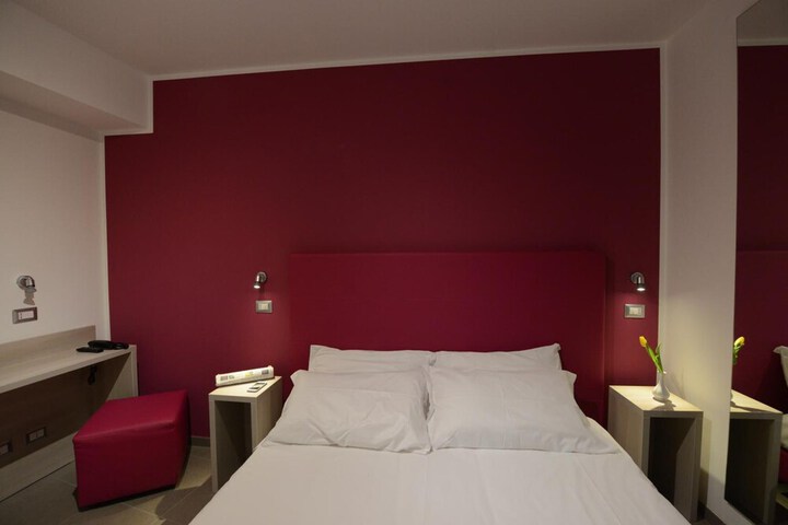 Room 14 of 65
