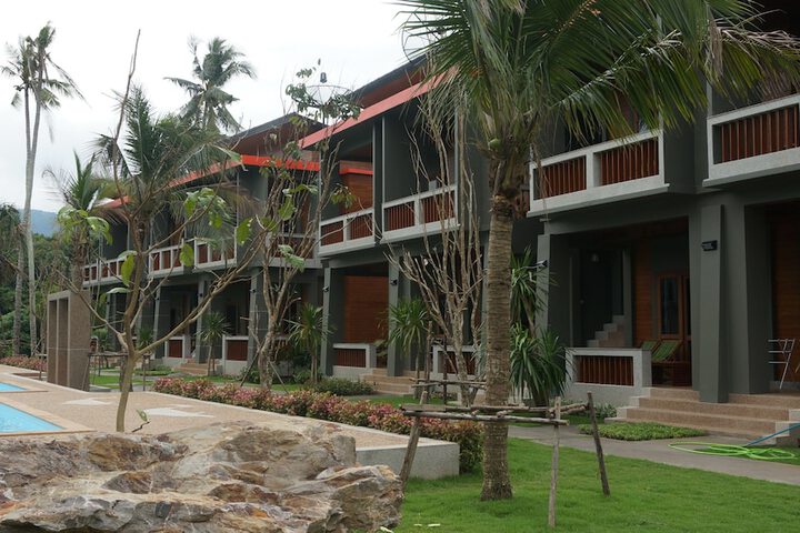 Hotel Exterior 79 of 101