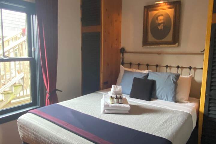Room 43 of 65